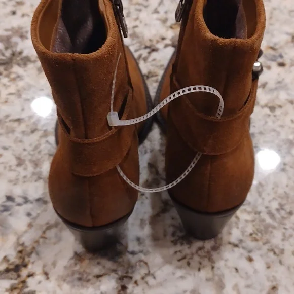 NEW Antonio Melani Tabbie Oiled Suede Mid Heeled Western Buckle Bootie Pecan Pie